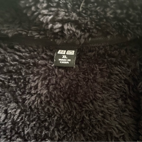 Black Uniqlo Sherpa Zip Up Jacket Perfect for the colder months. SizeExtra Large - Picture 6 of 7